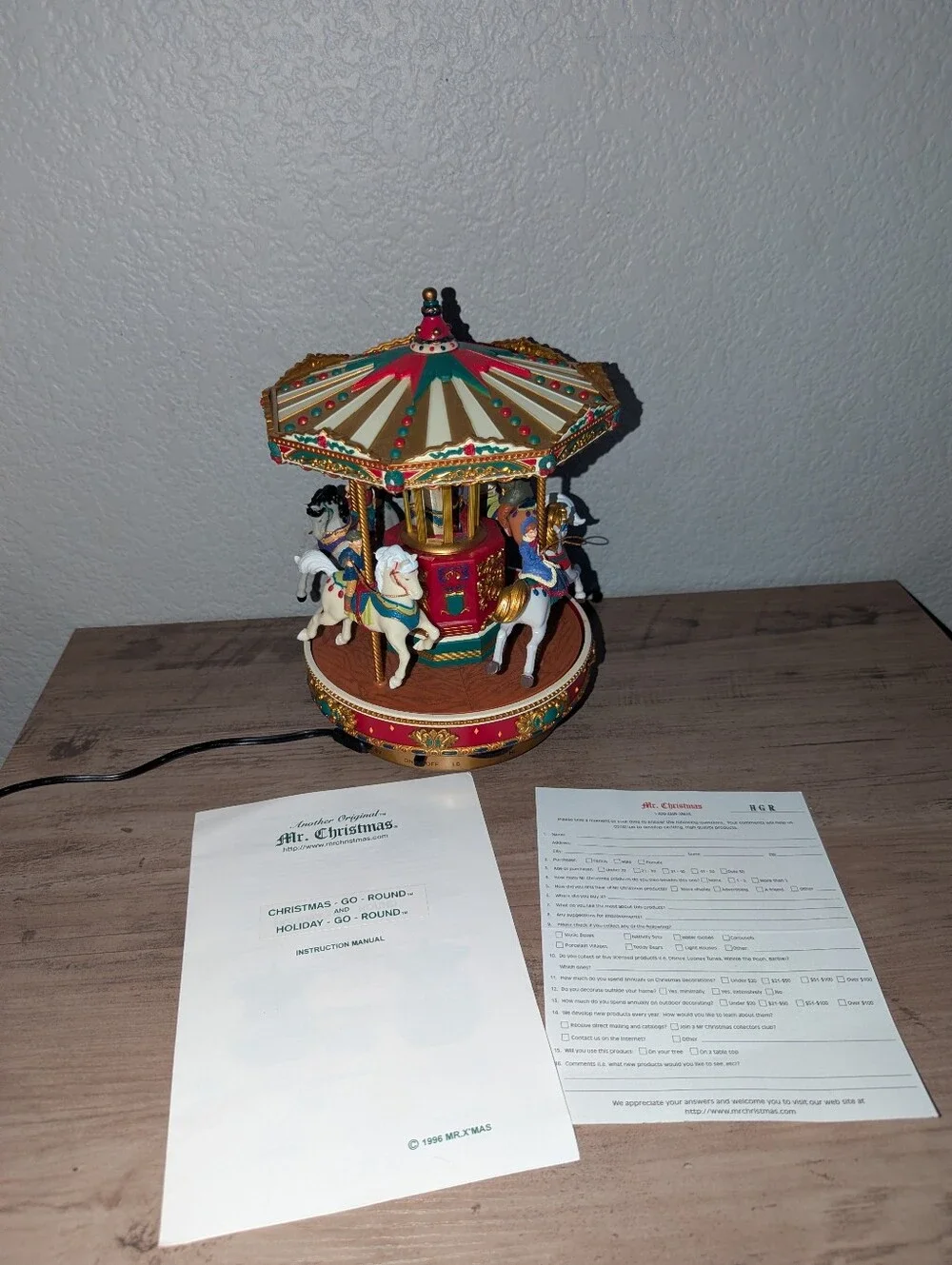 VTG 1996 Mr. Christmas Holiday Go Round Animated Musical Carousel Works